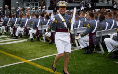 Tân thiếu úy Amanda Nguyễn 